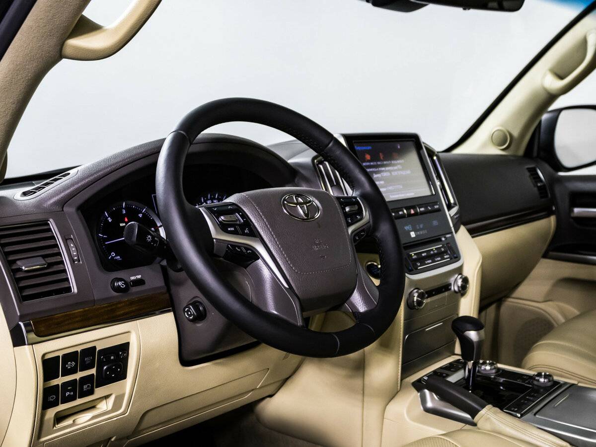 Toyota Land Cruiser с пробегом — 2016 год. Фото: #10