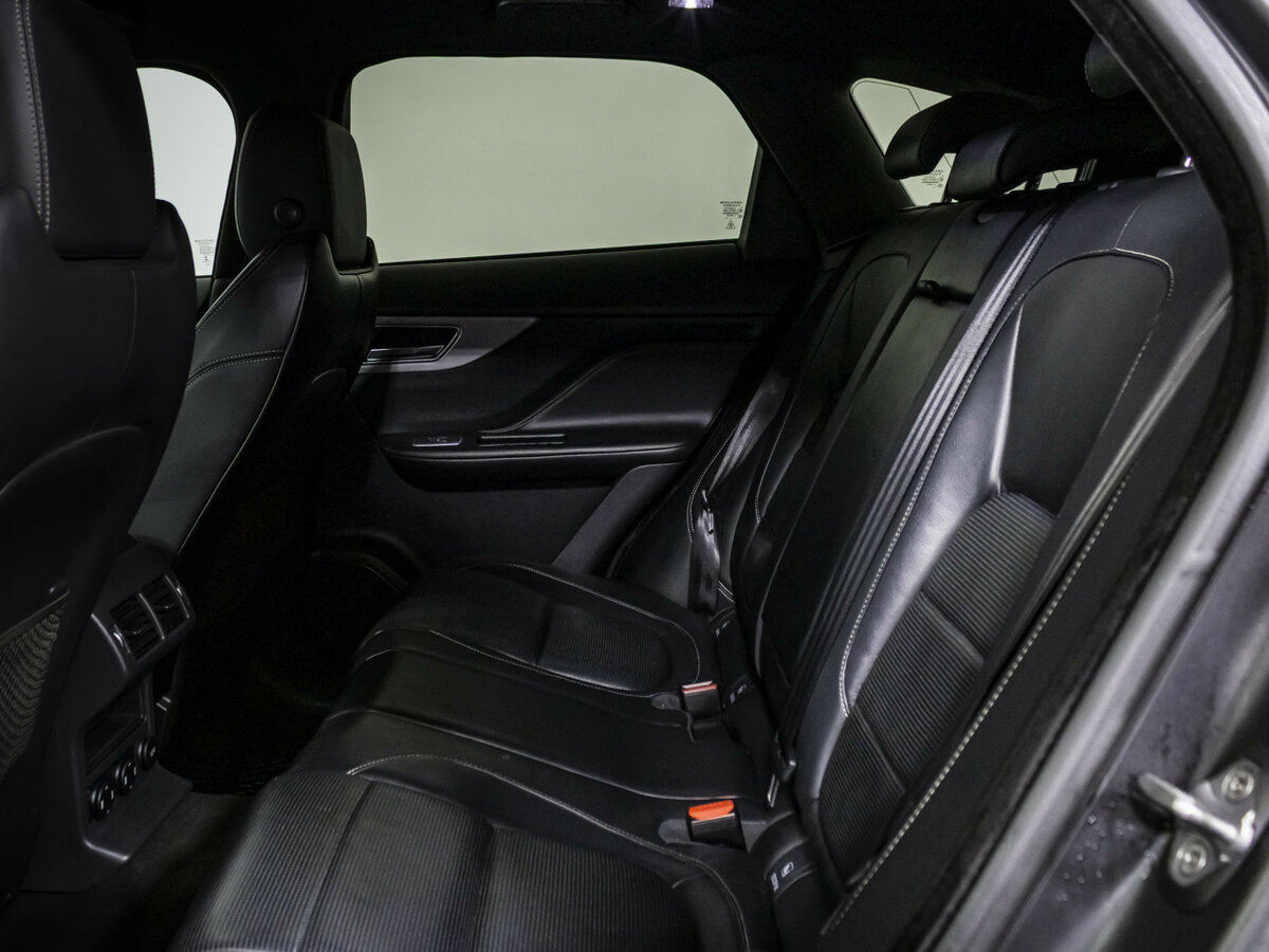 Jaguar F-Pace с пробегом — 2016 год. Фото: #10