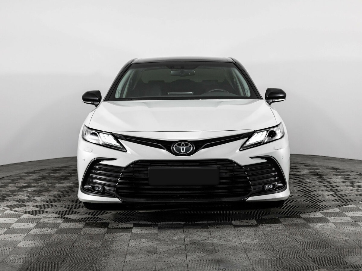 Toyota Camry с пробегом — 2021 год. Фото: #1