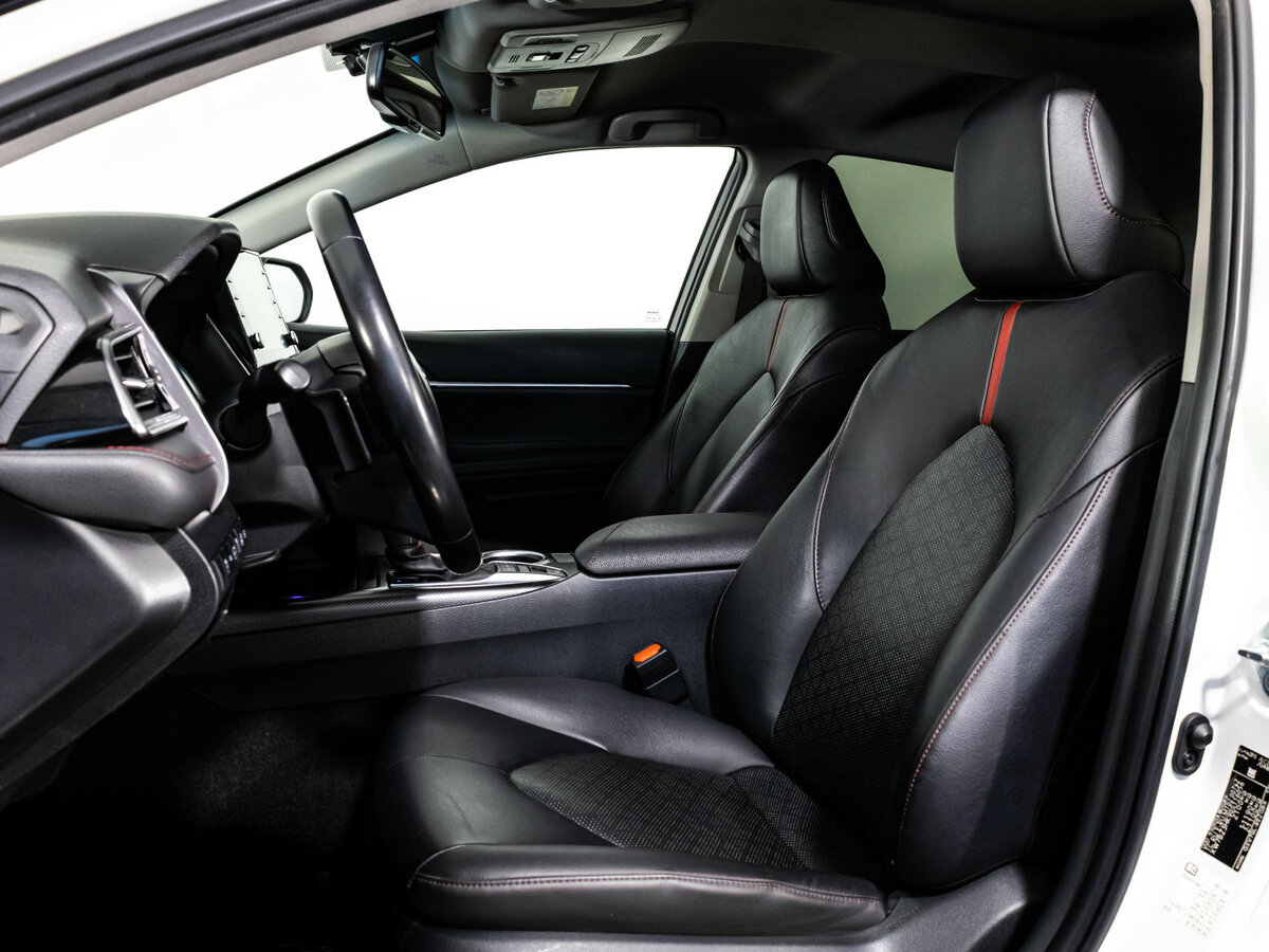 Toyota Camry с пробегом — 2021 год. Фото: #19