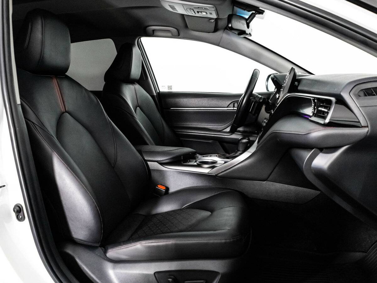 Toyota Camry с пробегом — 2021 год. Фото: #21