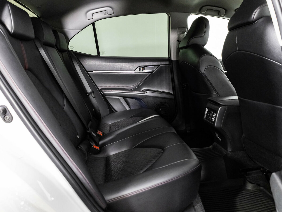 Toyota Camry с пробегом — 2021 год. Фото: #22