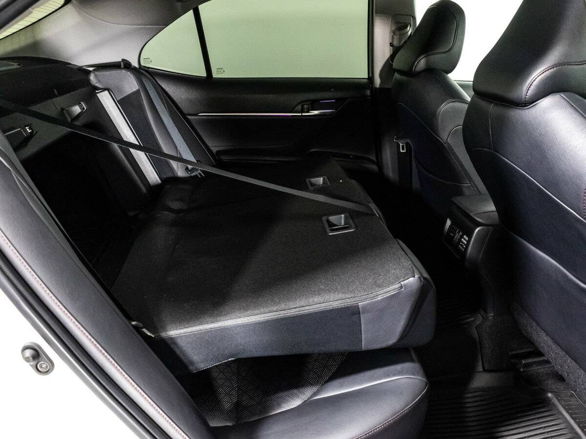 Toyota Camry с пробегом — 2021 год. Фото: #23