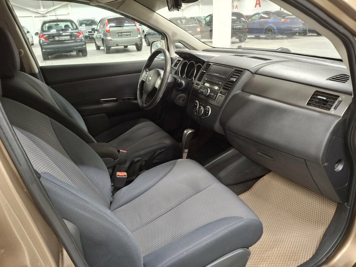 Nissan Tiida с пробегом — 2008 год. Фото: #10