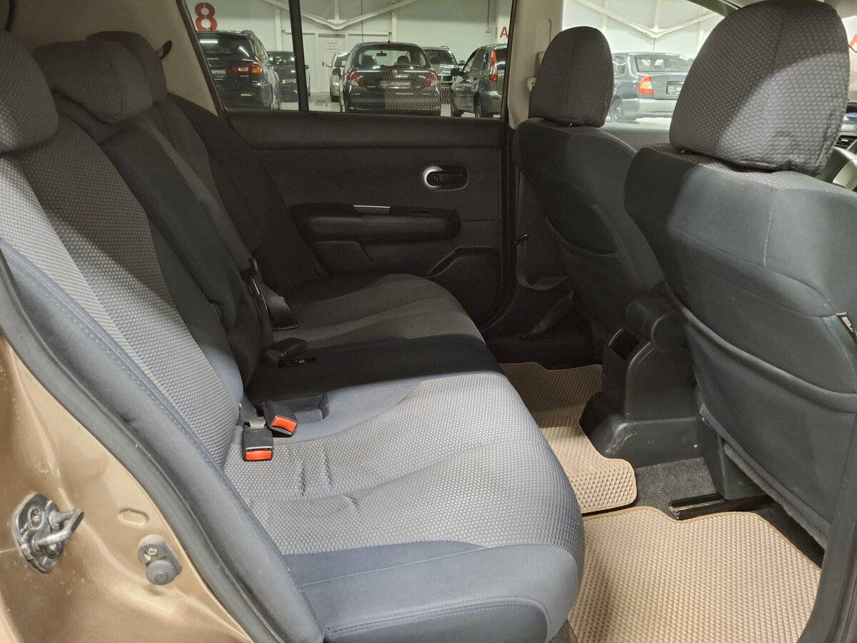 Nissan Tiida с пробегом — 2008 год. Фото: #11