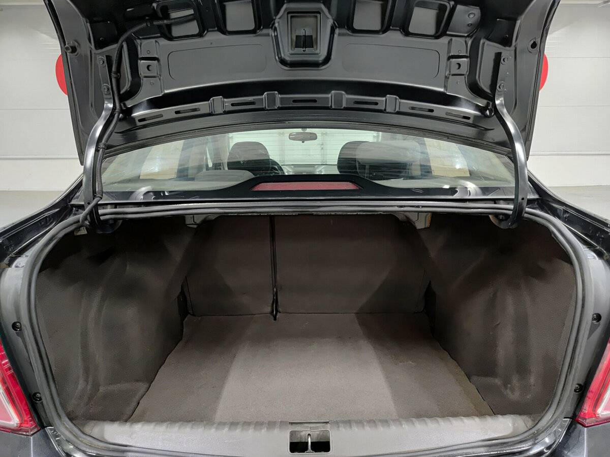 Chevrolet Cobalt с пробегом — 2013 год. Фото: #7