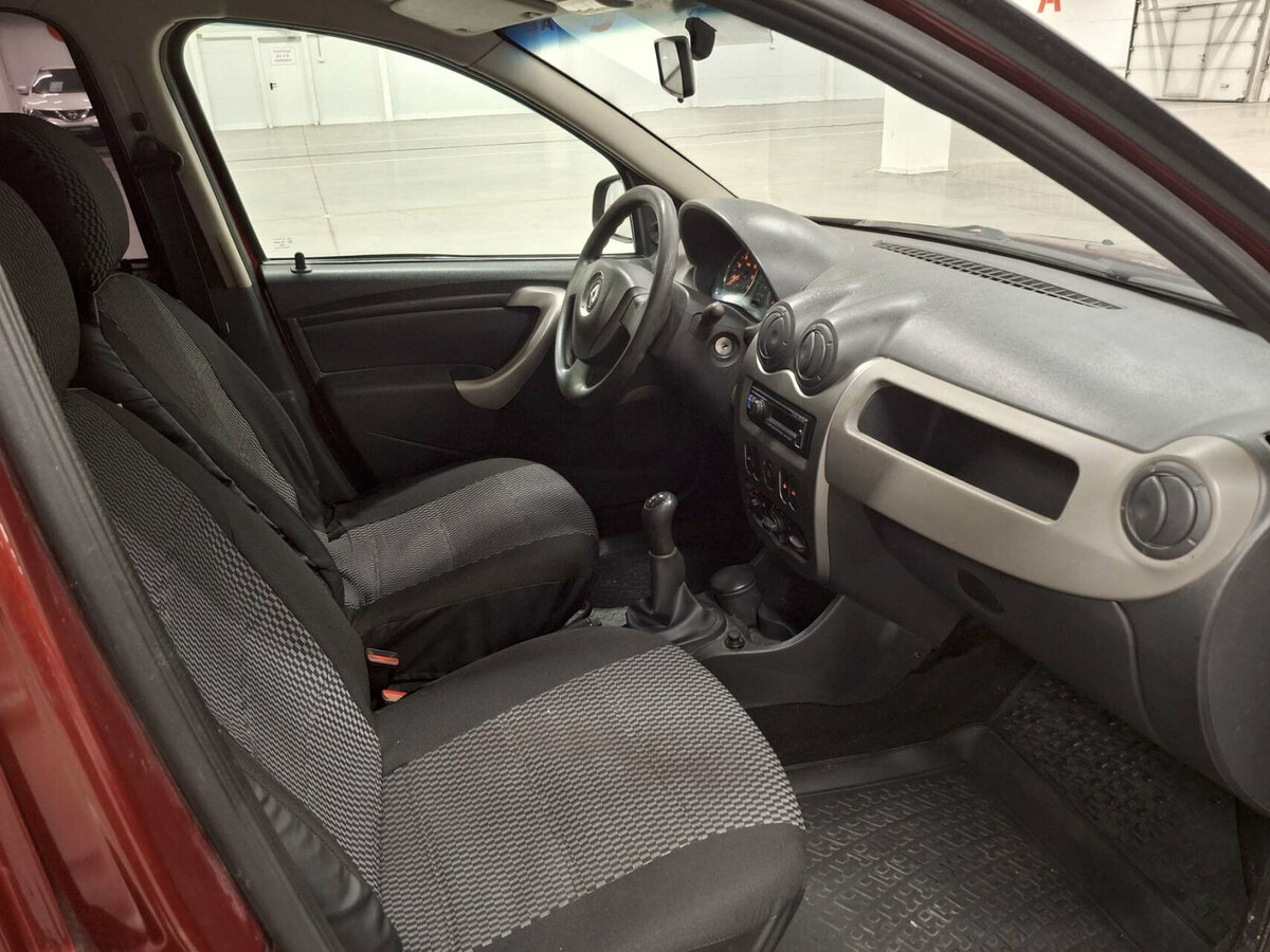 Renault Sandero с пробегом — 2014 год. Фото: #10