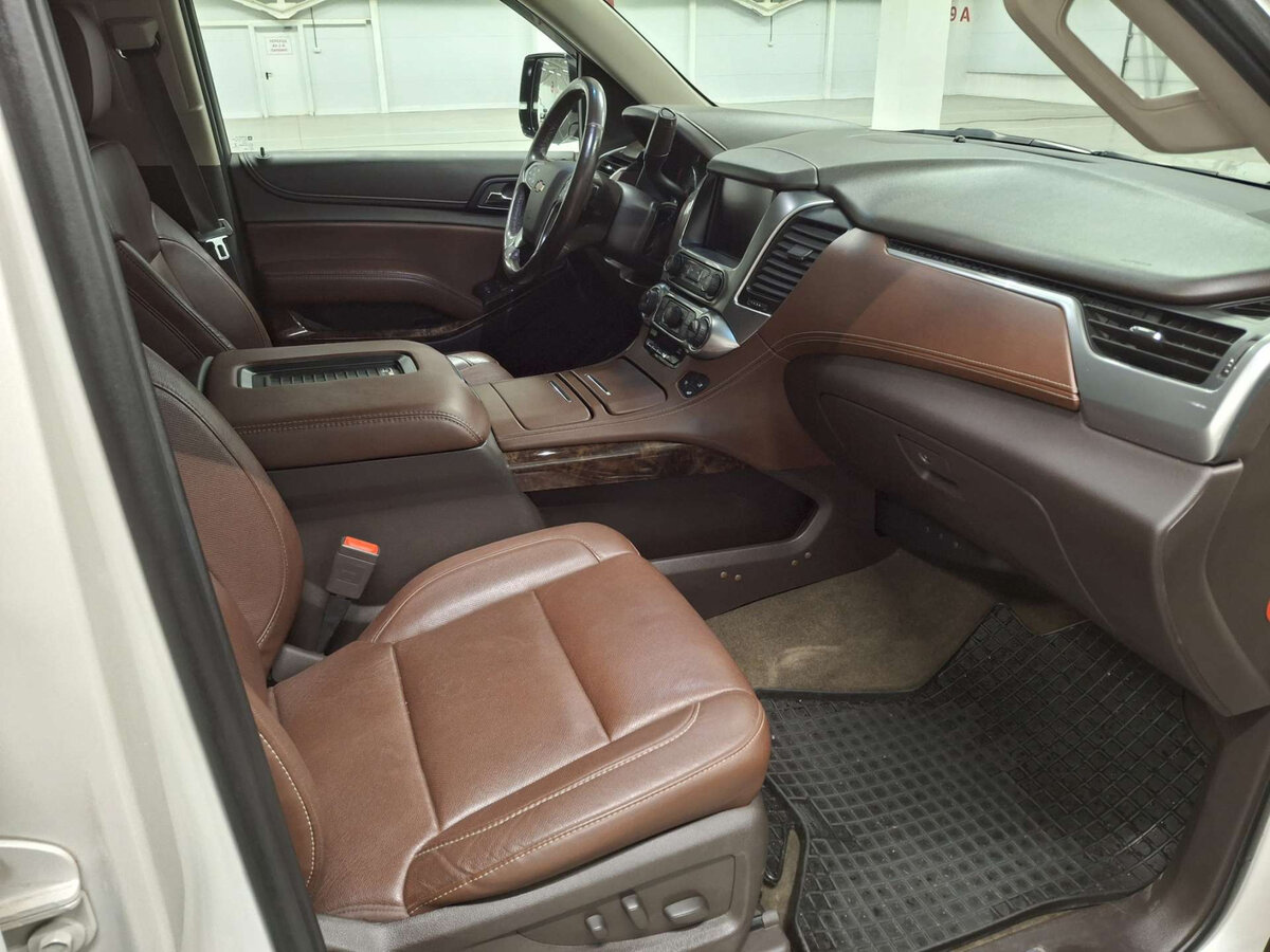 Chevrolet Tahoe с пробегом — 2015 год. Фото: #10