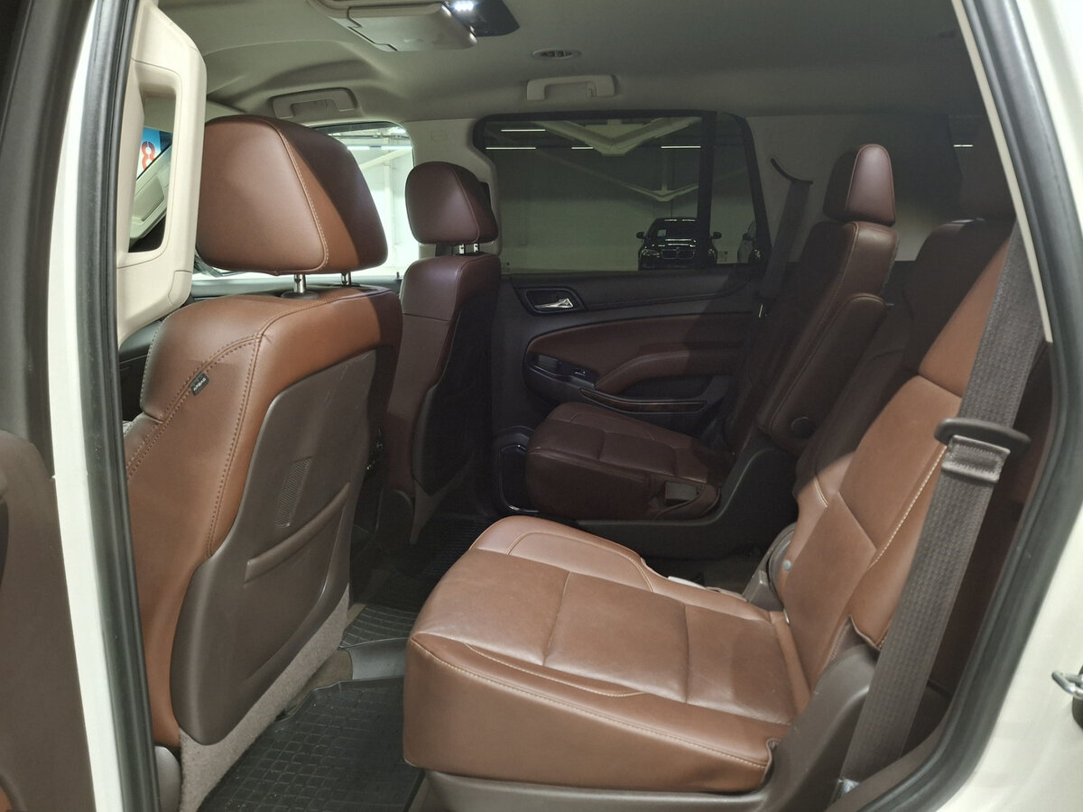 Chevrolet Tahoe с пробегом — 2015 год. Фото: #11