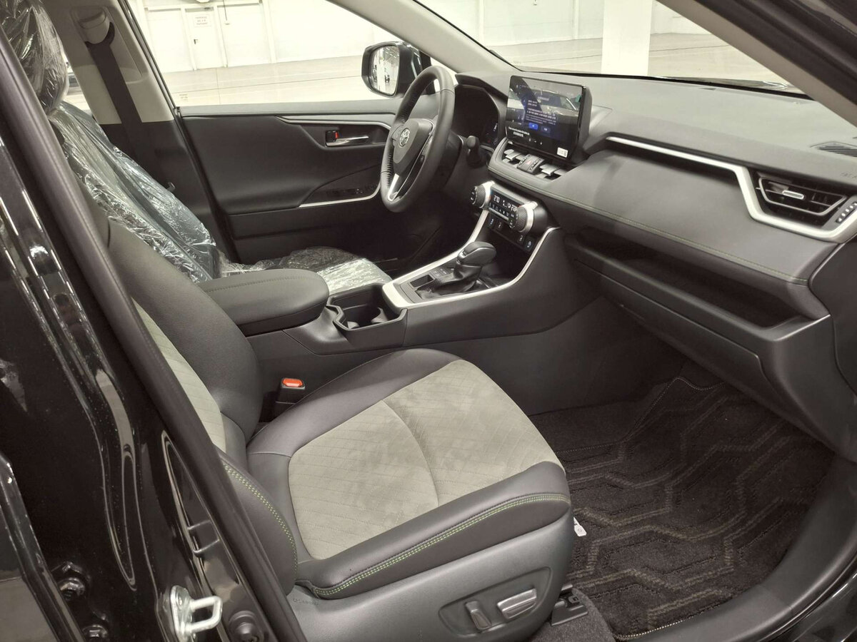 Toyota RAV4 с пробегом — 2025 год. Фото: #9