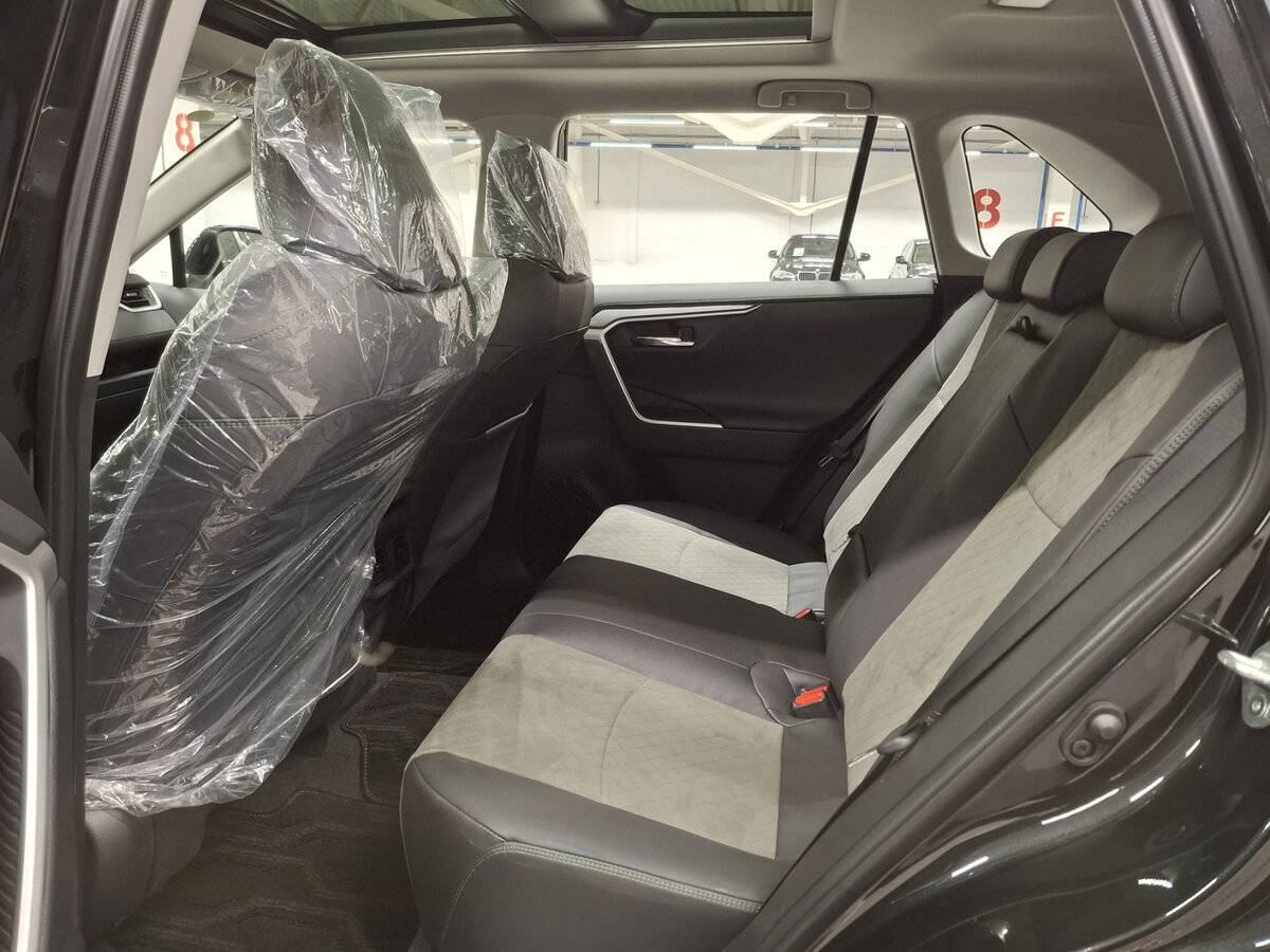 Toyota RAV4 с пробегом — 2025 год. Фото: #10