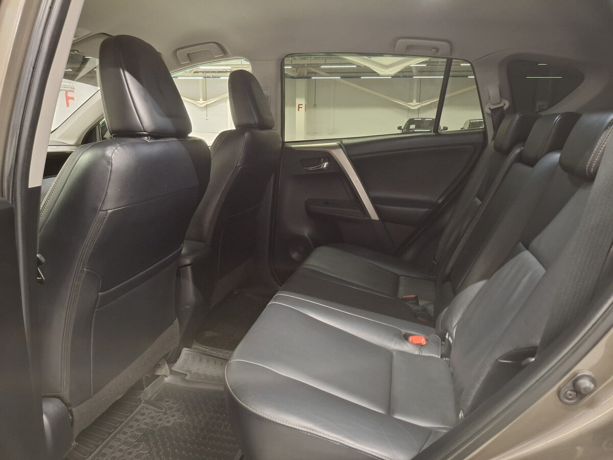 Toyota RAV4 с пробегом — 2013 год. Фото: #11