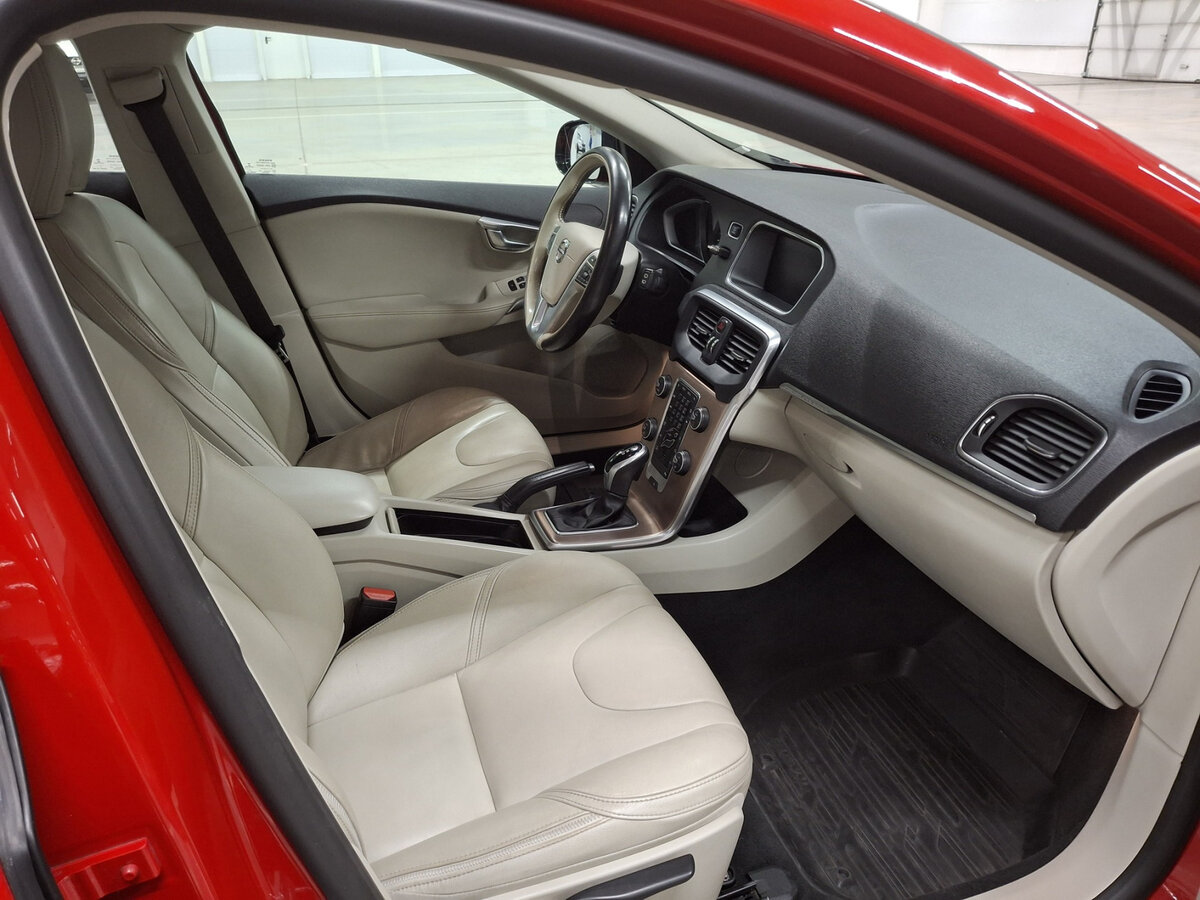 Volvo V40 Cross Country с пробегом — 2017 год. Фото: #10