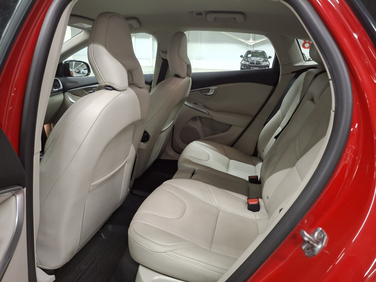 Volvo V40 Cross Country с пробегом — 2017 год. Фото: #11