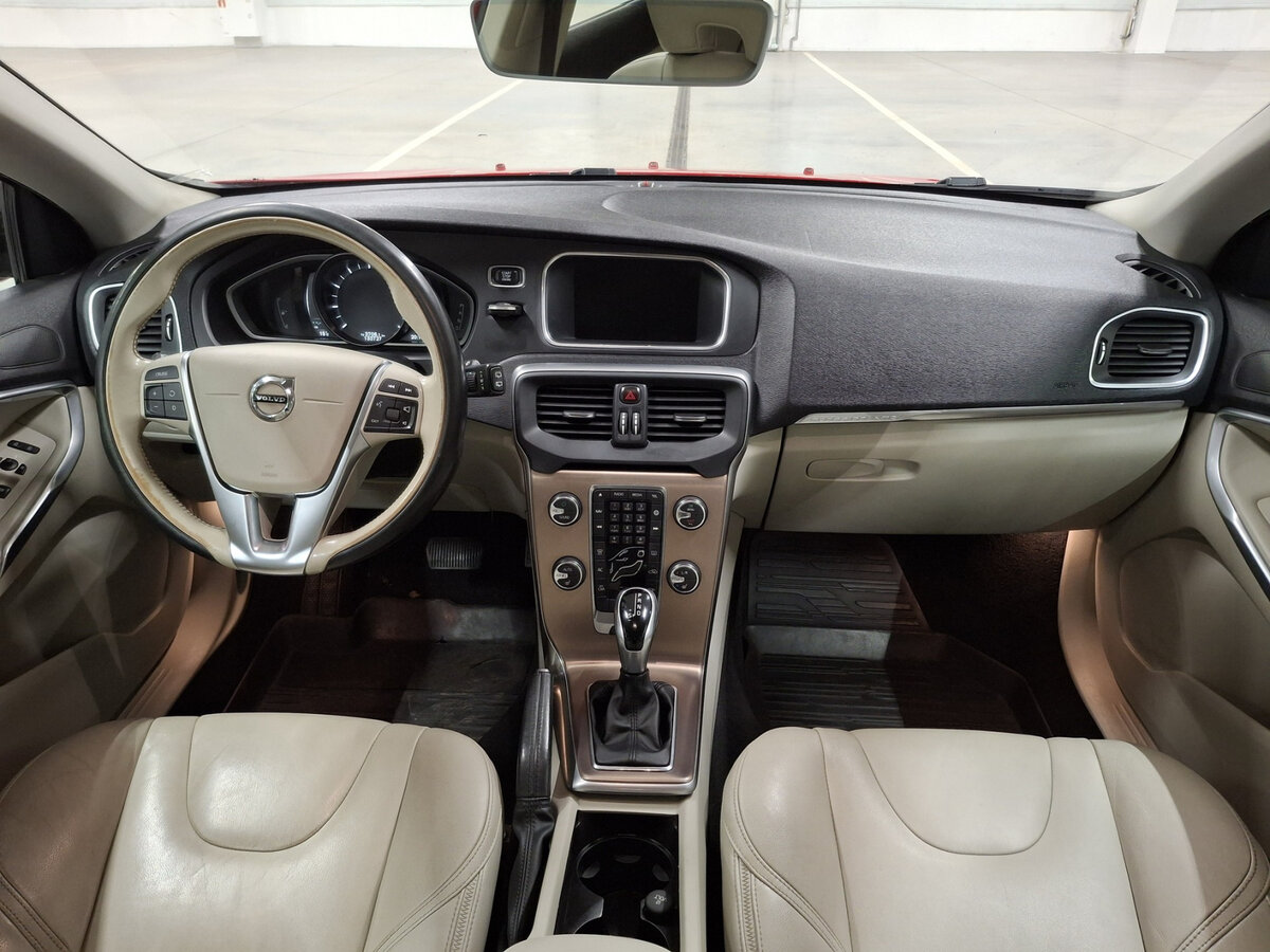 Volvo V40 Cross Country с пробегом — 2017 год. Фото: #13