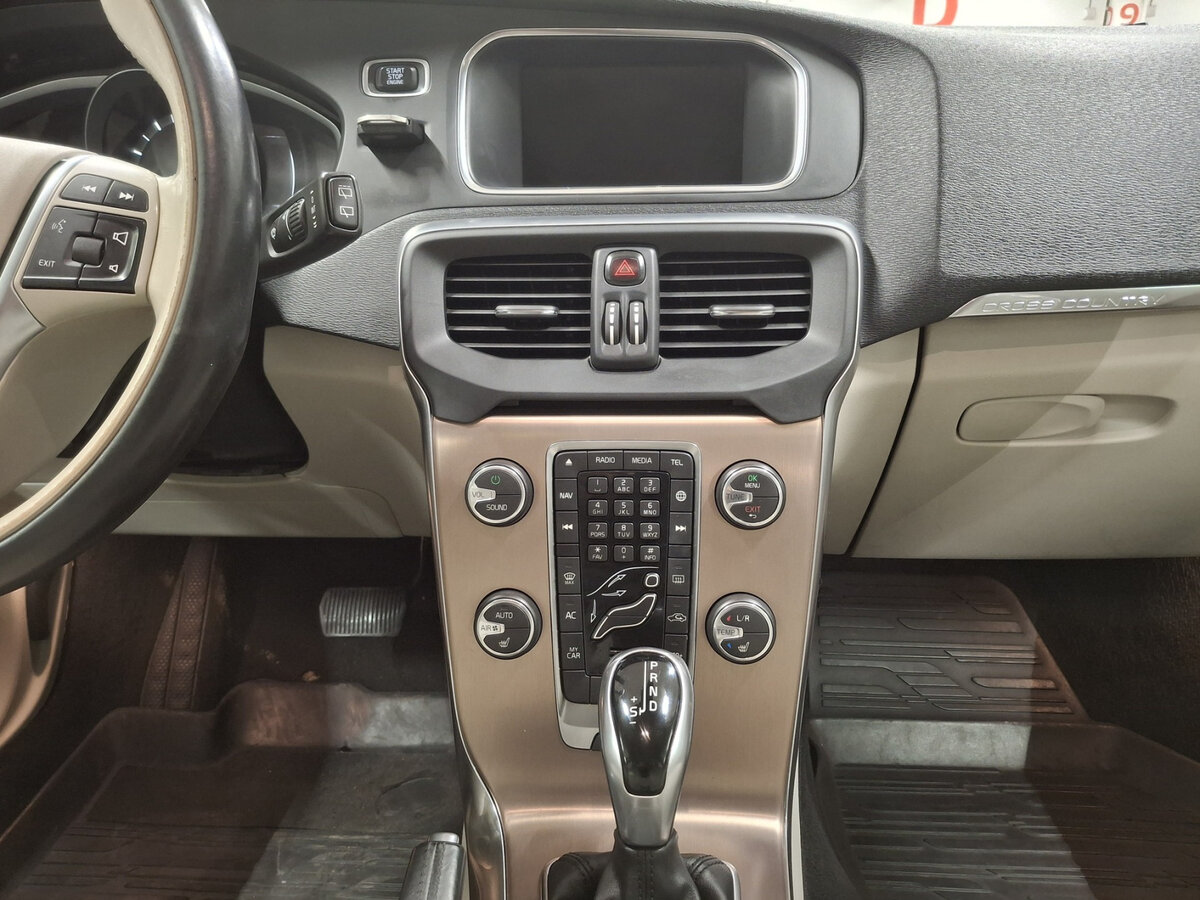 Volvo V40 Cross Country с пробегом — 2017 год. Фото: #14