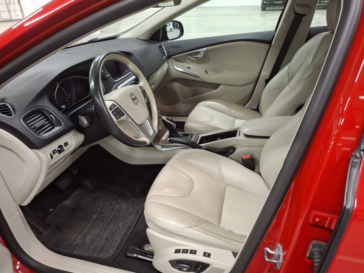 Volvo V40 Cross Country с пробегом — 2017 год. Фото: #15