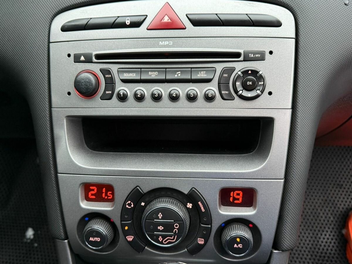 Peugeot 308 с пробегом — 2008 год. Фото: #8