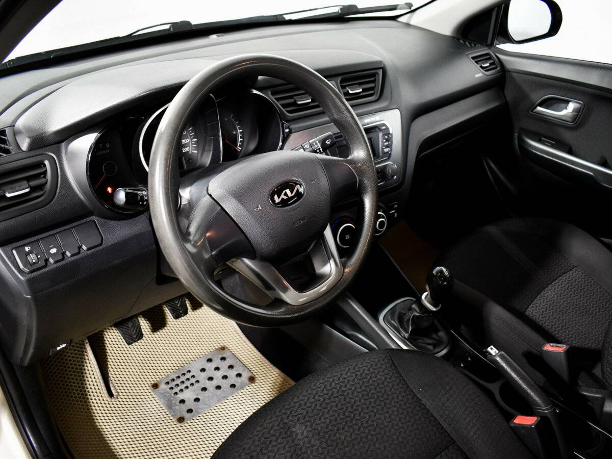 Kia Rio с пробегом — 2011 год. Фото: #8