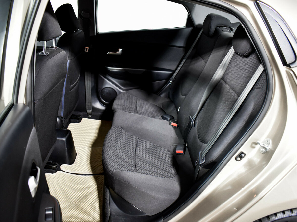 Kia Rio с пробегом — 2011 год. Фото: #10