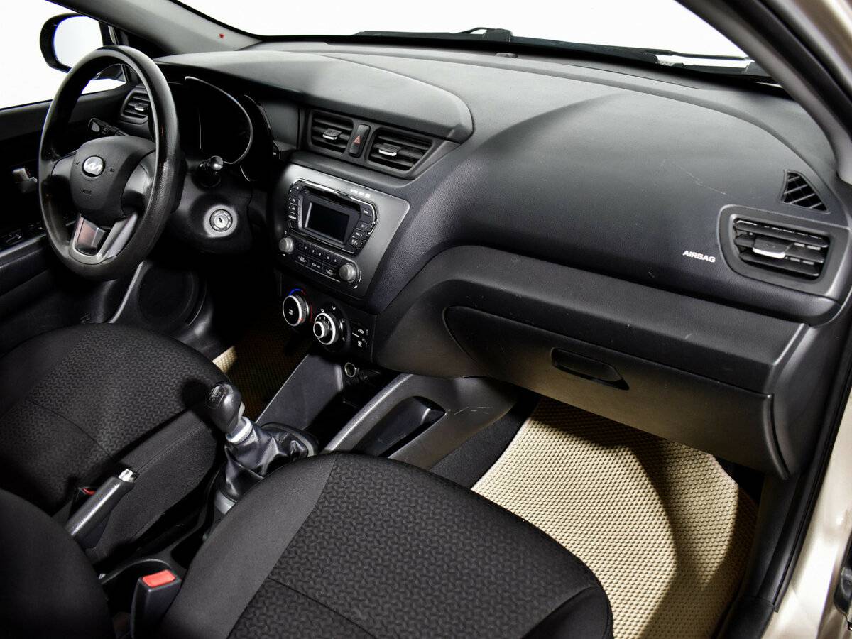 Kia Rio с пробегом — 2011 год. Фото: #11