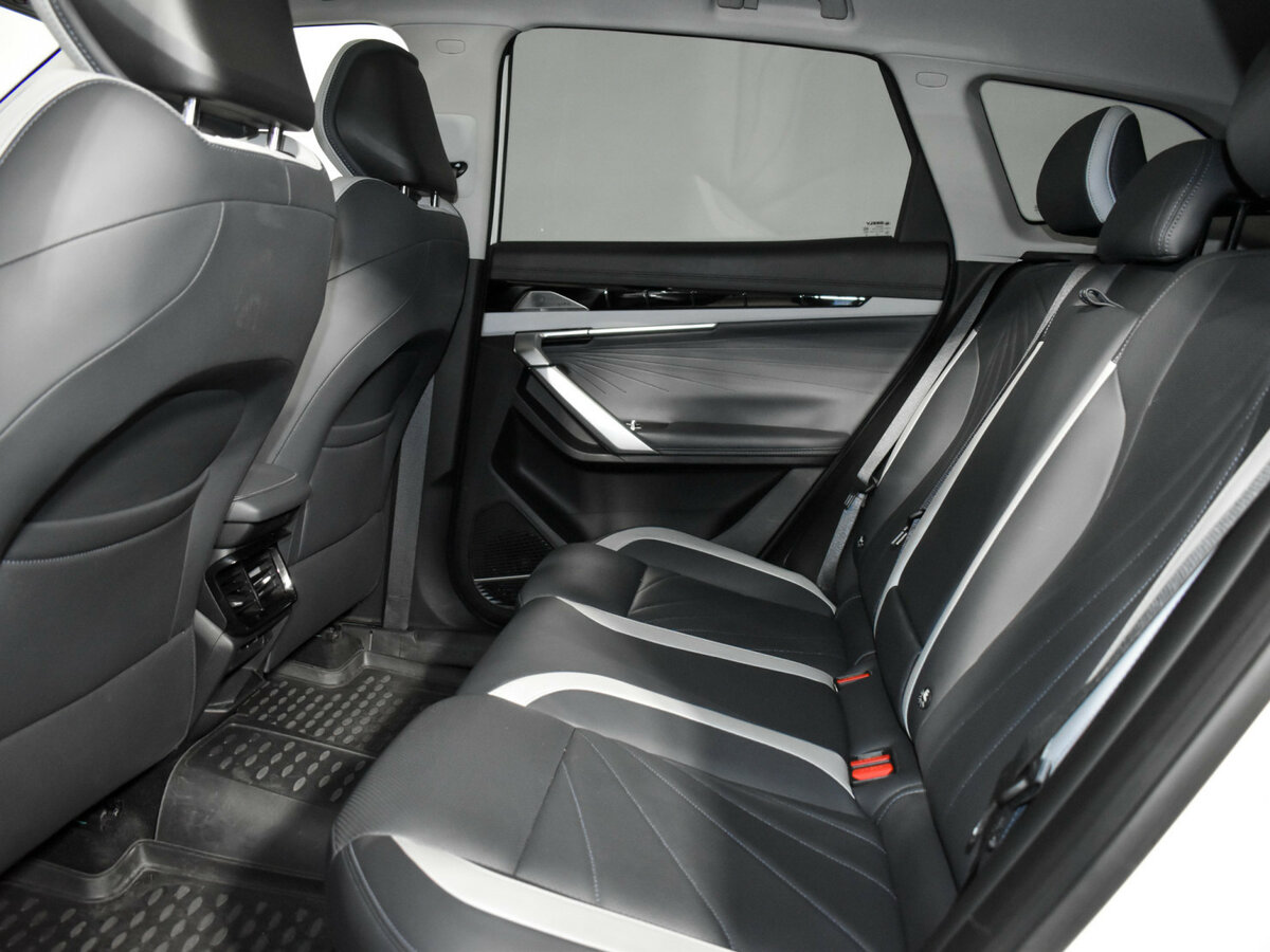 Geely Atlas с пробегом — 2024 год. Фото: #9