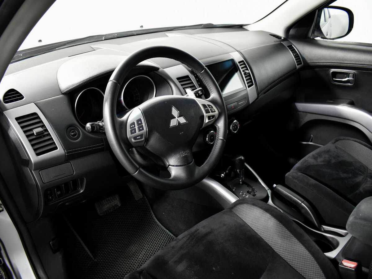 Mitsubishi Outlander с пробегом — 2010 год. Фото: #6