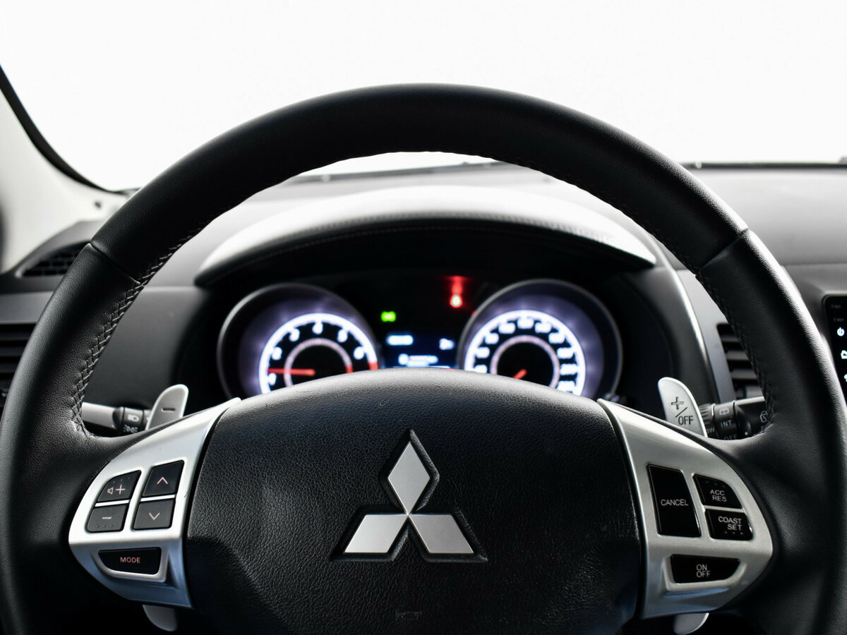 Mitsubishi Outlander с пробегом — 2010 год. Фото: #11