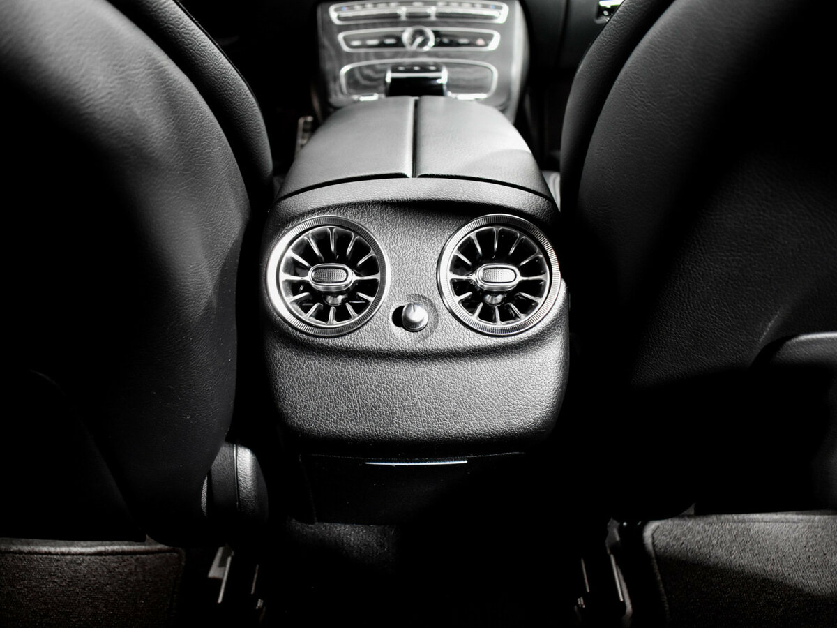 Mercedes-Benz E-Класс с пробегом — 2019 год. Фото: #16