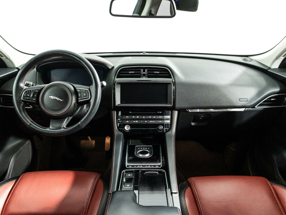 Jaguar F-Pace с пробегом — 2017 год. Фото: #12