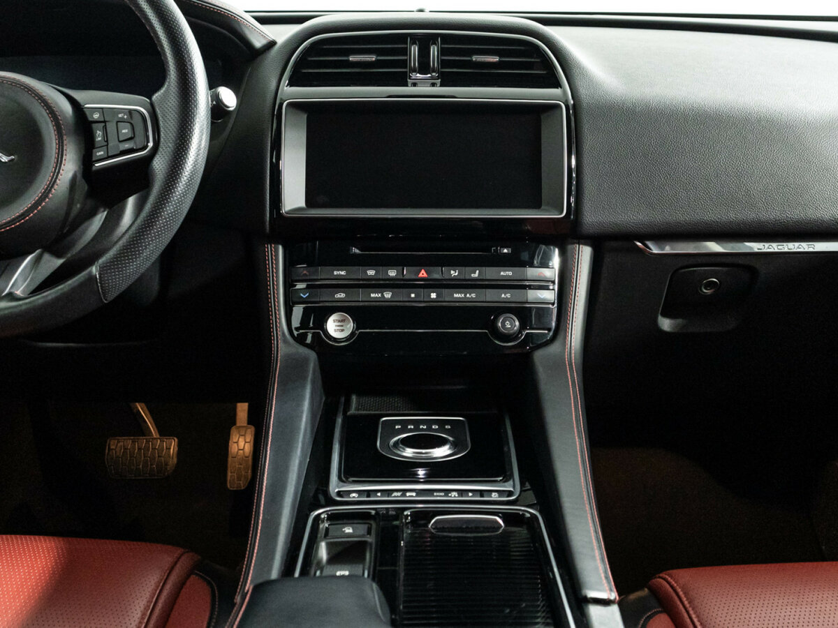 Jaguar F-Pace с пробегом — 2017 год. Фото: #13