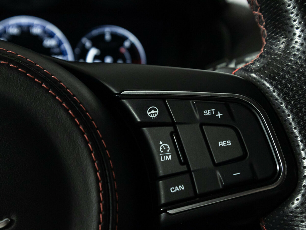 Jaguar F-Pace с пробегом — 2017 год. Фото: #18