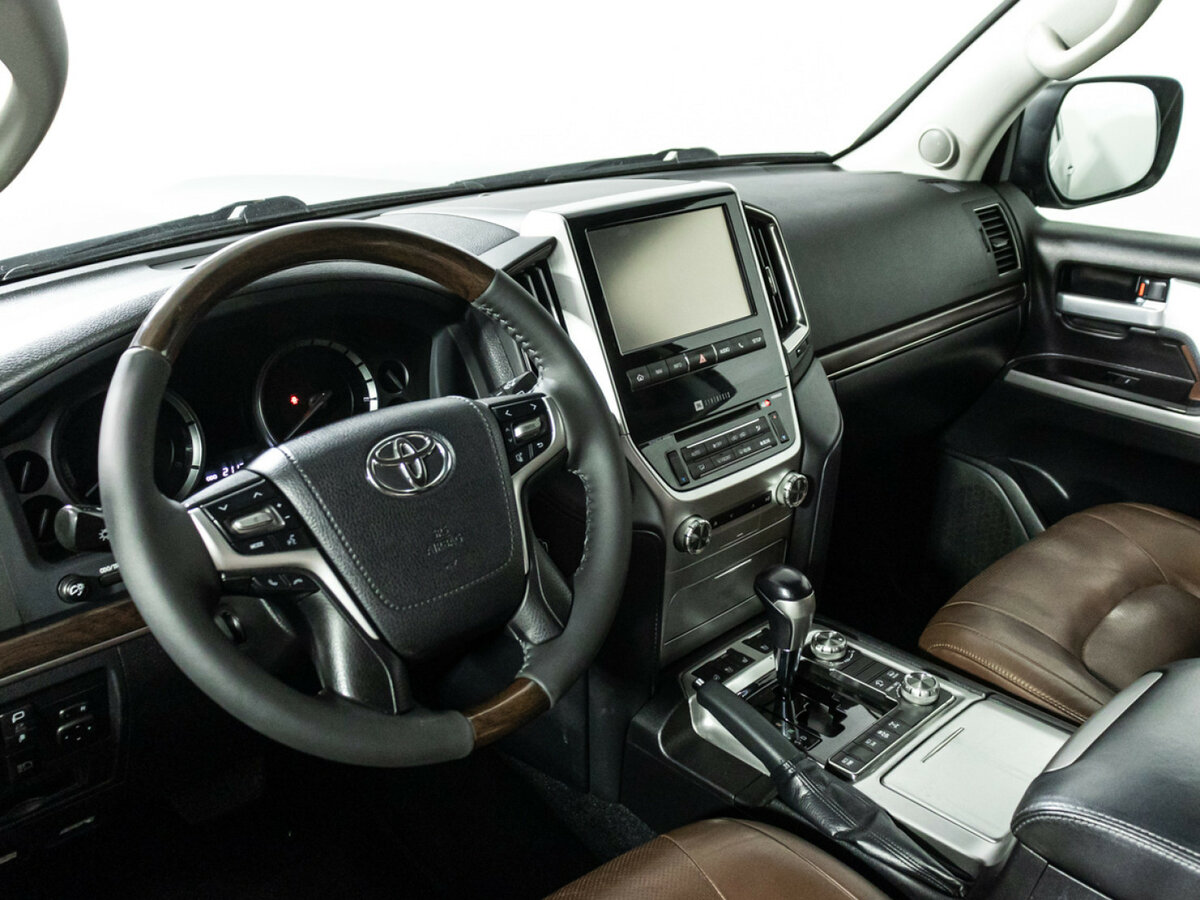 Toyota Land Cruiser с пробегом — 2017 год. Фото: #8
