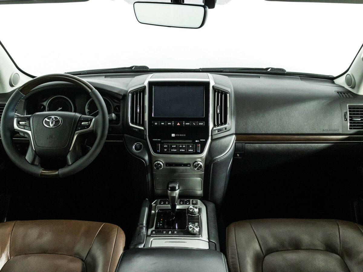 Toyota Land Cruiser с пробегом — 2017 год. Фото: #10