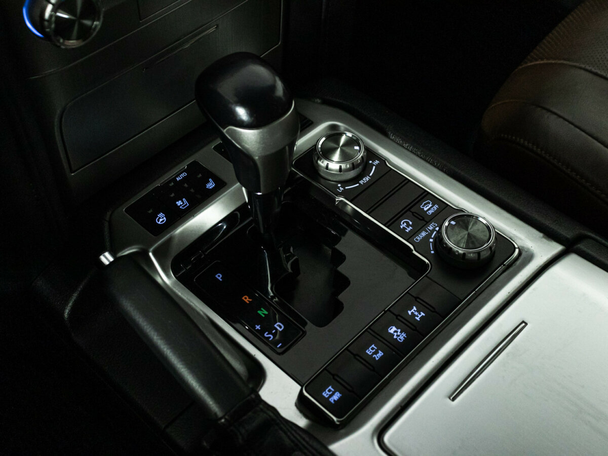 Toyota Land Cruiser с пробегом — 2017 год. Фото: #17