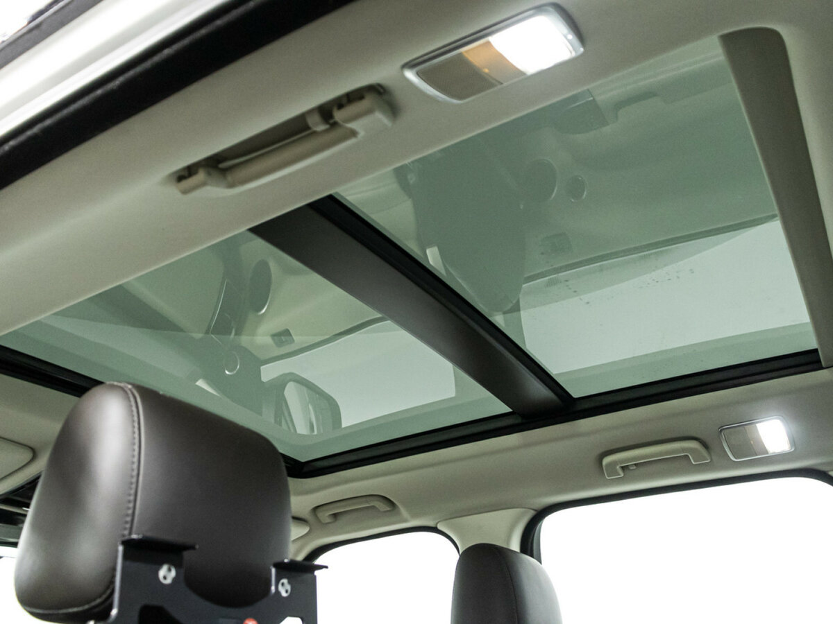 Land Rover Range Rover Sport с пробегом — 2017 год. Фото: #12