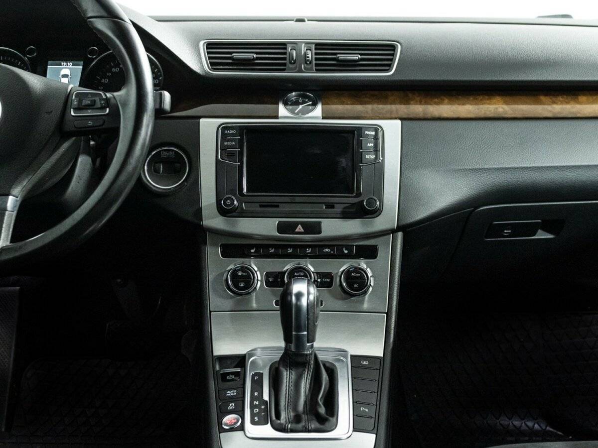 Volkswagen Passat с пробегом — 2011 год. Фото: #13