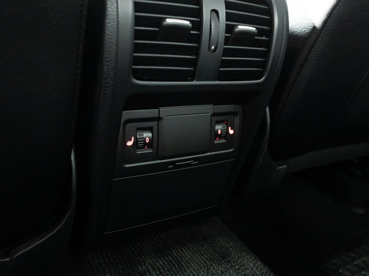 Volkswagen Passat с пробегом — 2011 год. Фото: #18