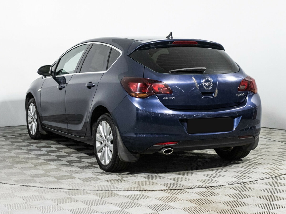 Opel Astra с пробегом — 2010 год. Фото: #6