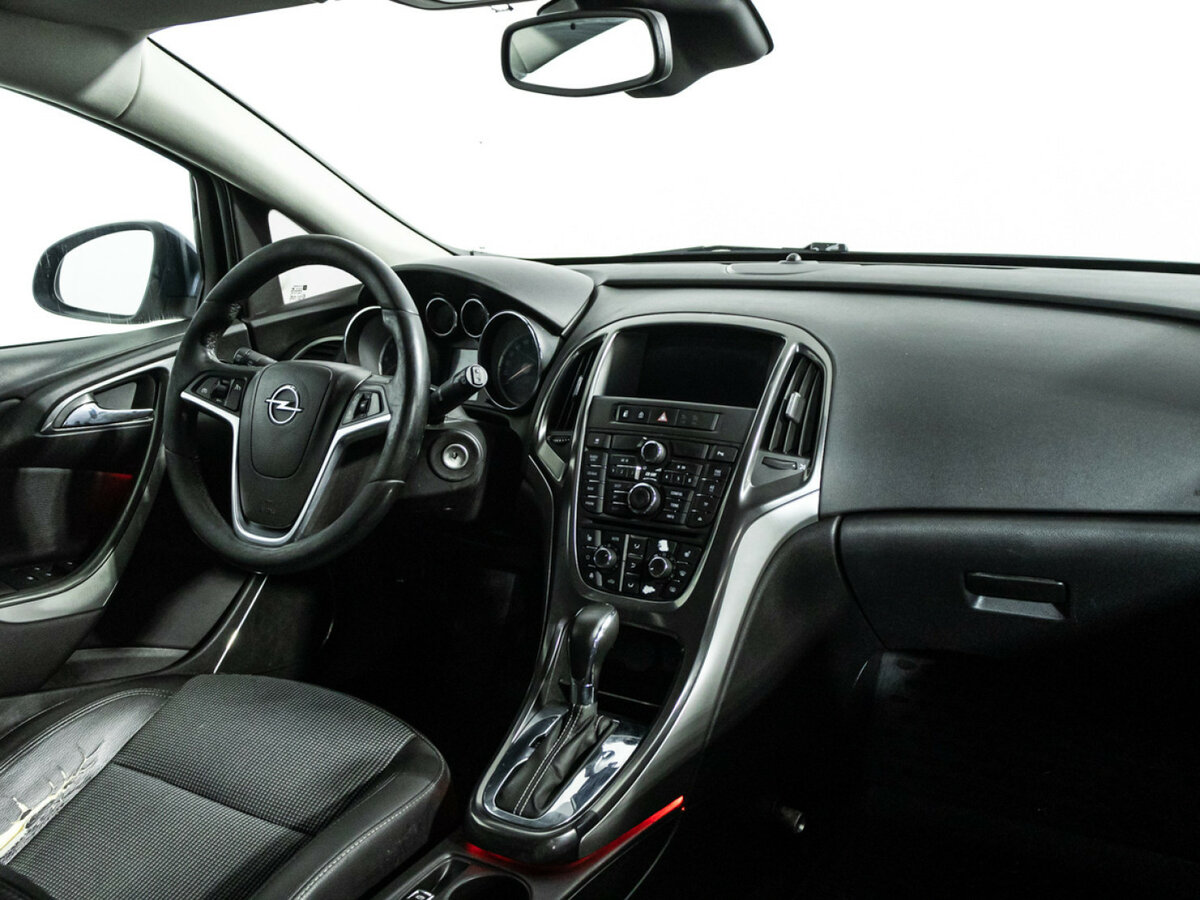 Opel Astra с пробегом — 2010 год. Фото: #8