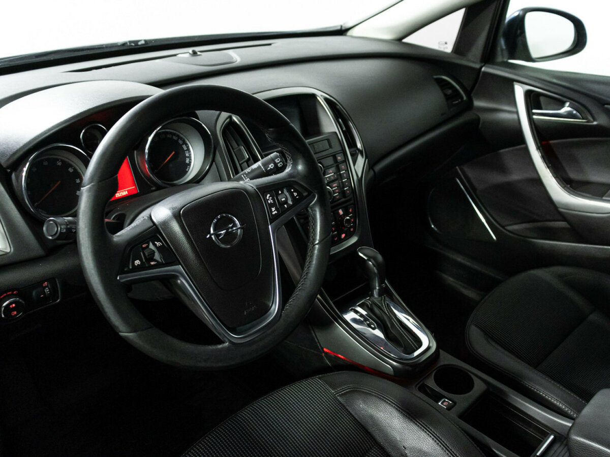 Opel Astra с пробегом — 2010 год. Фото: #10