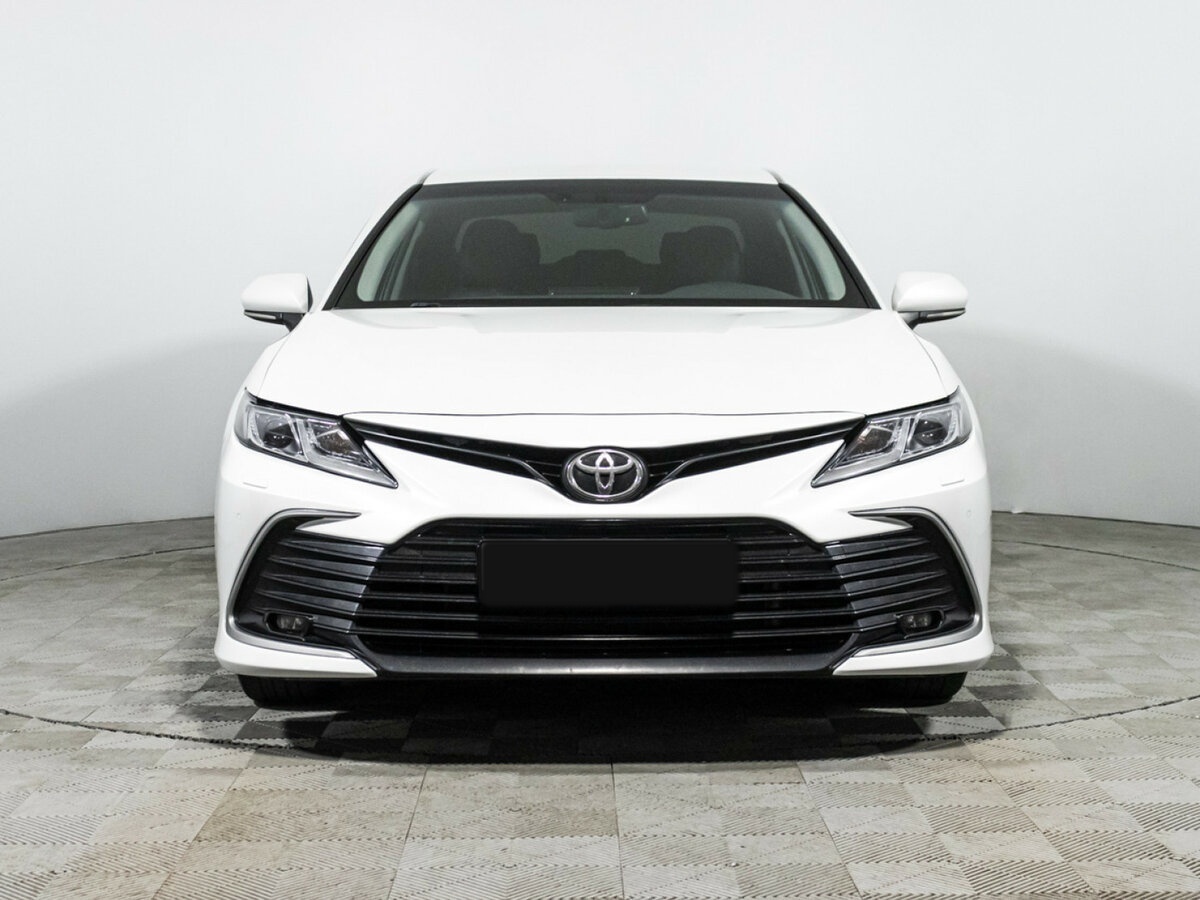 Toyota Camry с пробегом — 2022 год. Фото: #1
