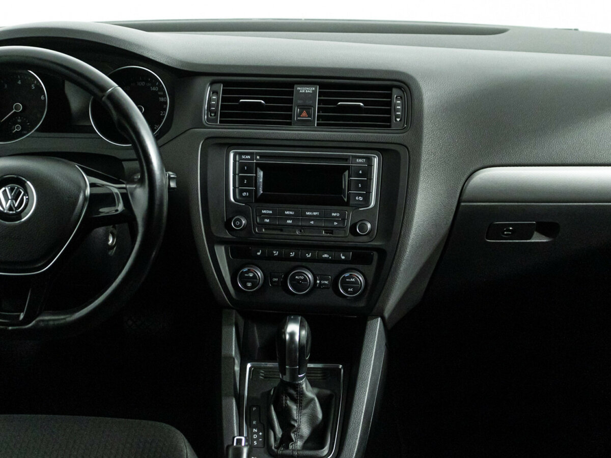 Volkswagen Jetta с пробегом — 2016 год. Фото: #13