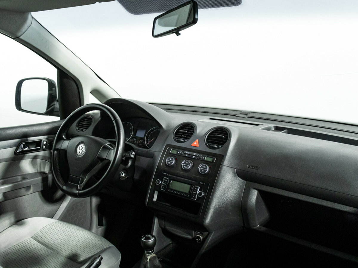 Volkswagen Caddy с пробегом — 2008 год. Фото: #6