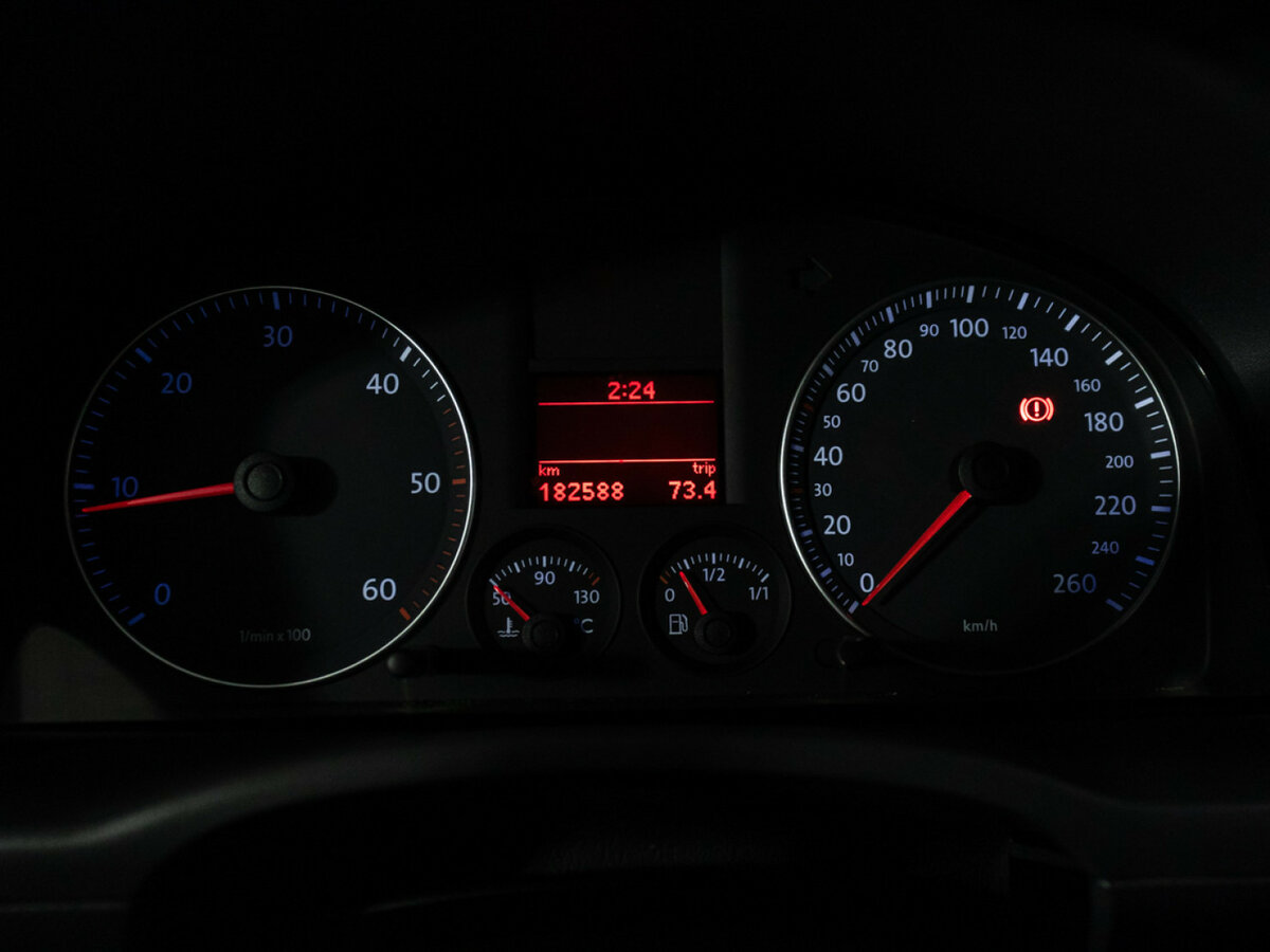 Volkswagen Caddy с пробегом — 2008 год. Фото: #9