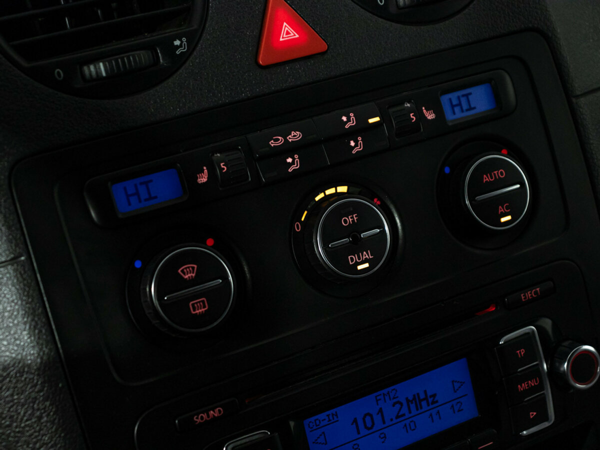 Volkswagen Caddy с пробегом — 2008 год. Фото: #12