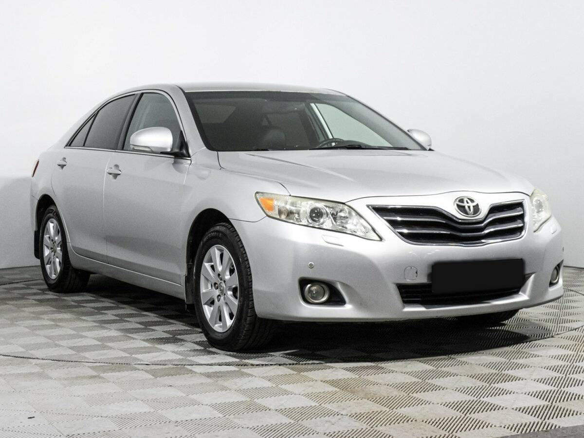 Toyota Camry с пробегом — 2010 год. Фото: #2