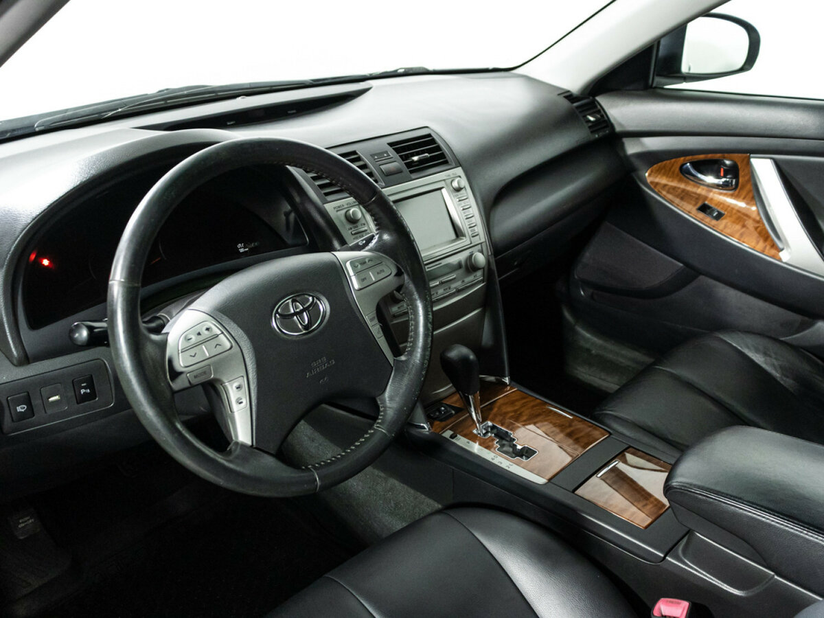 Toyota Camry с пробегом — 2010 год. Фото: #9