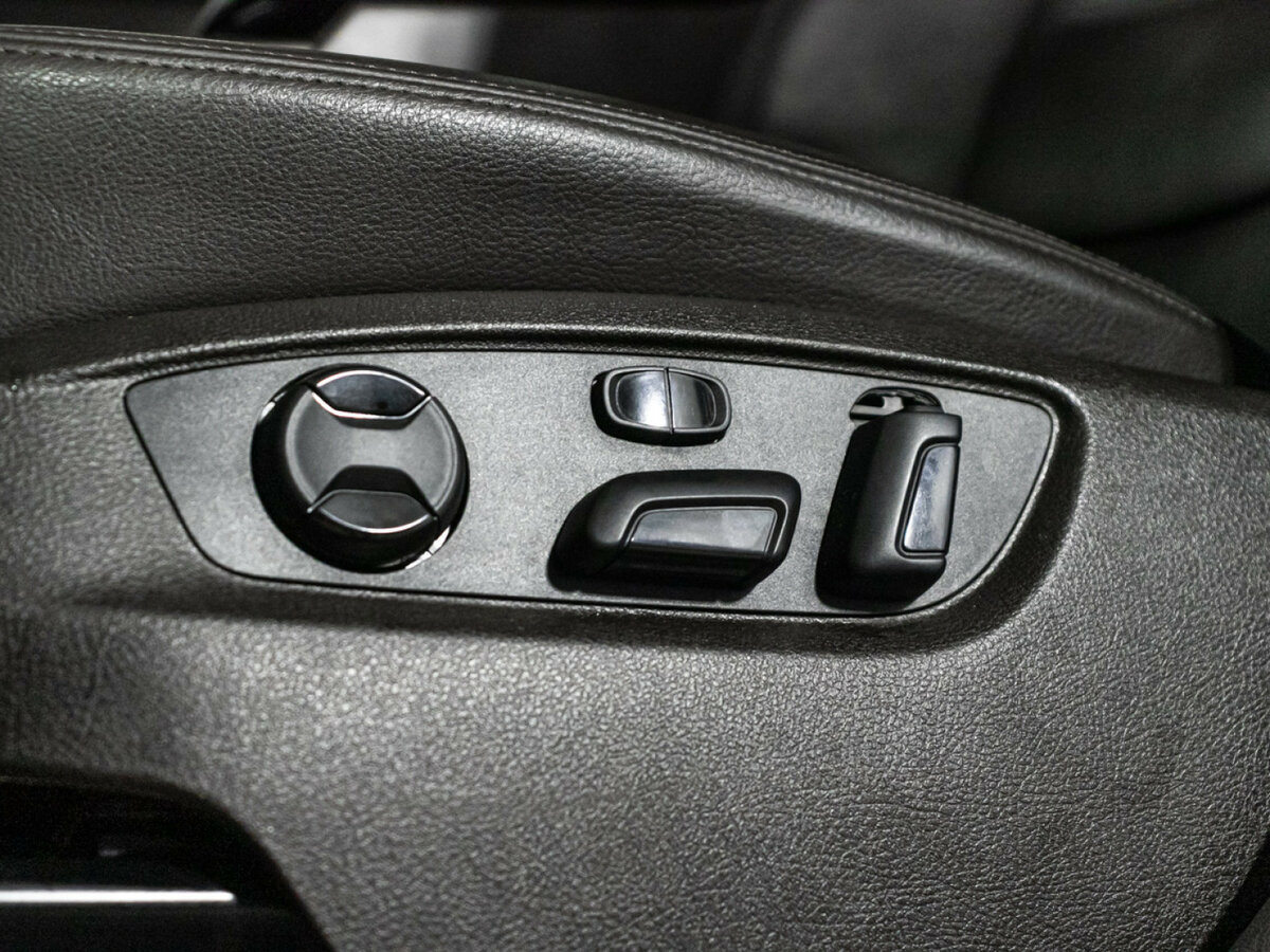 Volkswagen Touareg с пробегом — 2014 год. Фото: #13