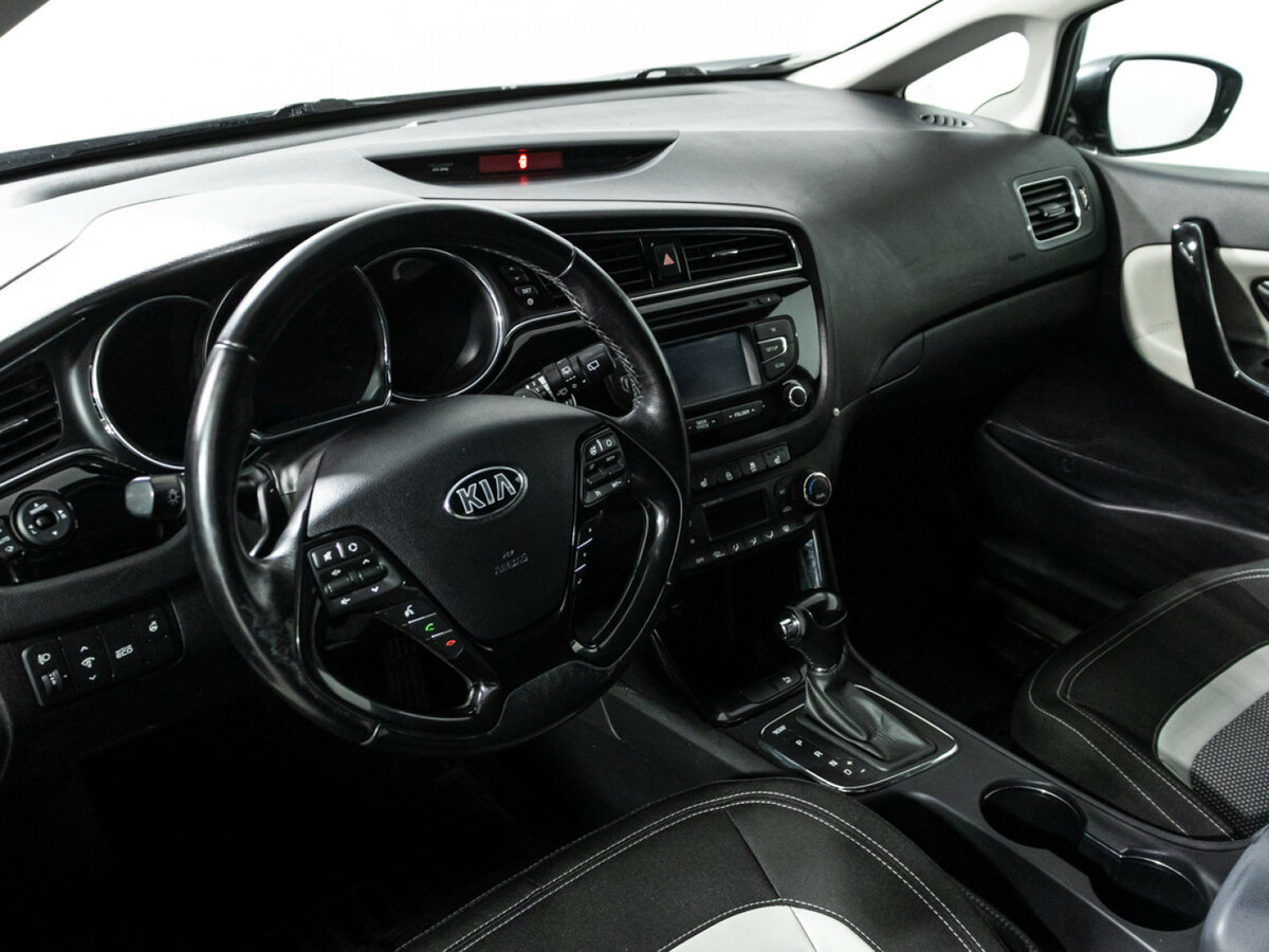 Kia Ceed с пробегом — 2015 год. Фото: #10